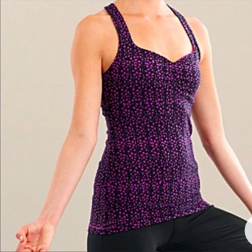 ✨ Lucy Powermax karma racerback tank Keyhole✨